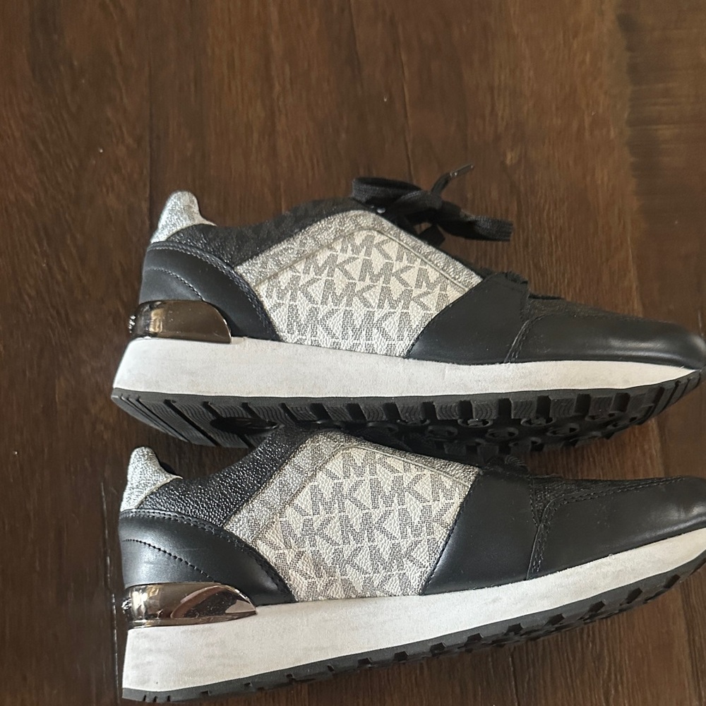 Women’s Michael Kors Black and Silver Logo Panel Sneakers Size:6.5 - Picture 7 of 16